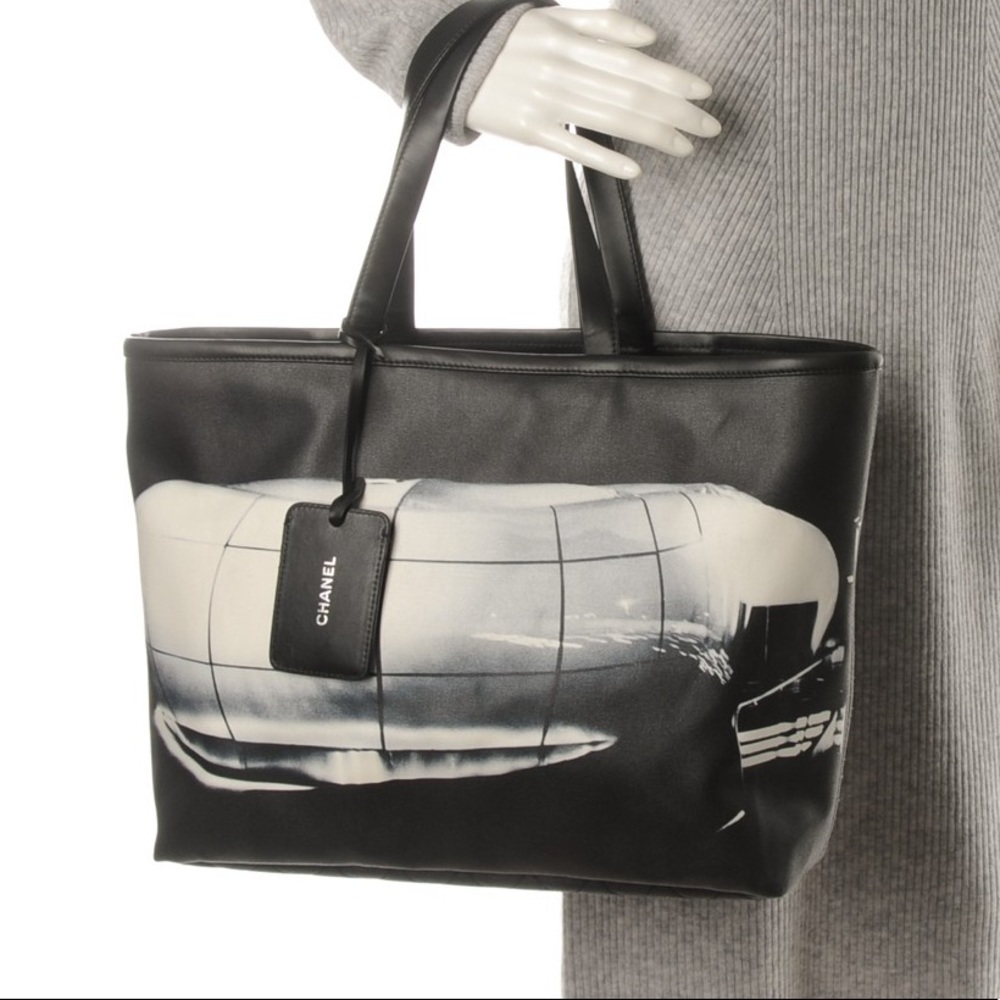 Chanel: Mobile Art Tote (Black)